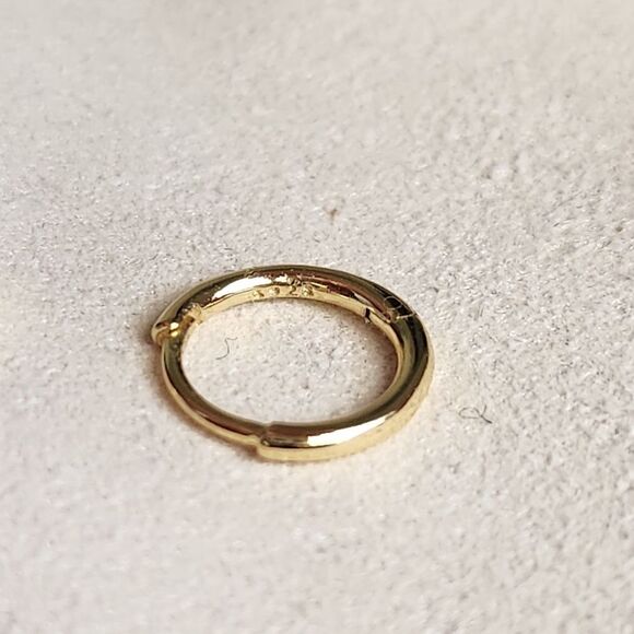 Elegant Small Hoop Earring 925 Silver - Picture 3 of 4